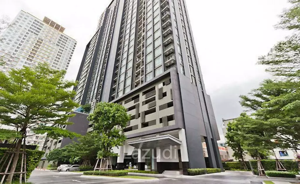 70 sqm high floor condo Hive Sathorn Khlong San Bangkok