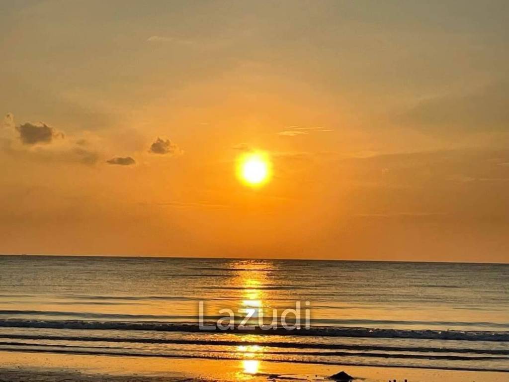 2 Bed Condo With Sea And Mountain Views