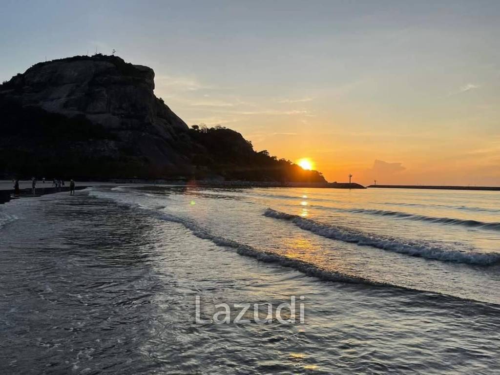 2 Bed Condo With Sea And Mountain Views