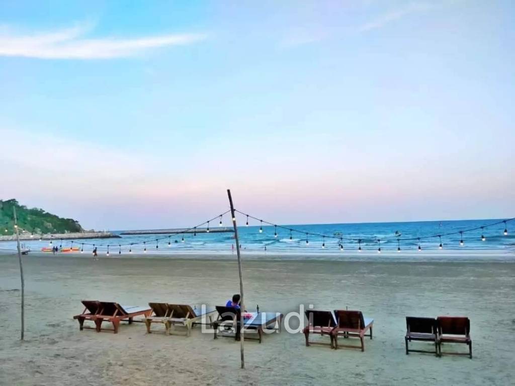 2 Bed Condo With Sea And Mountain Views