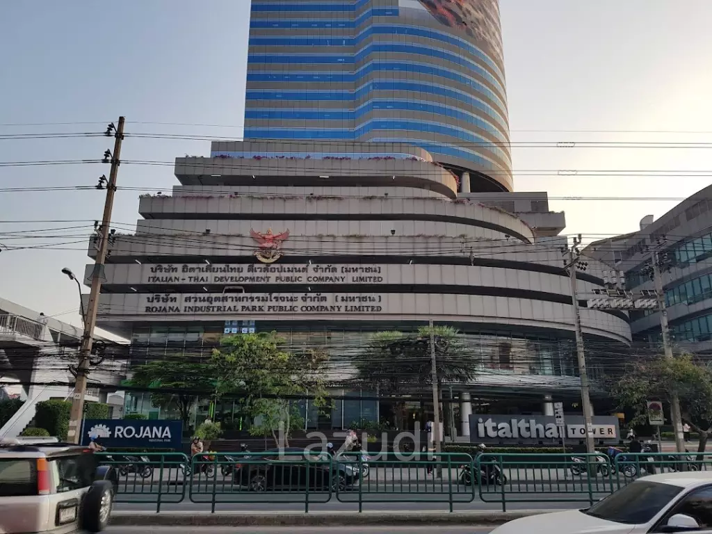 Office space 206 SQ.M for rent in Huaykwang