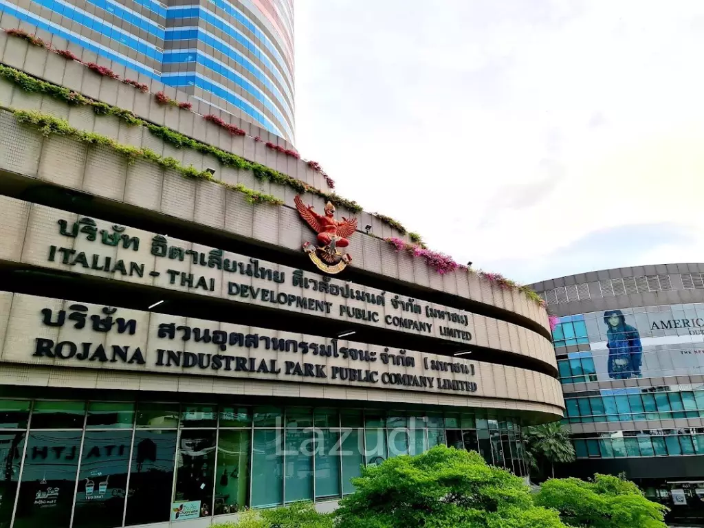 Office space 206 SQ.M for rent in Huaykwang