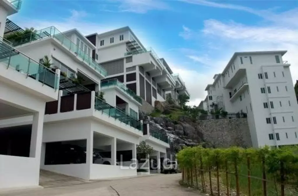 Very Spacious 2-Bed Condo with Scenic Views in Kamala