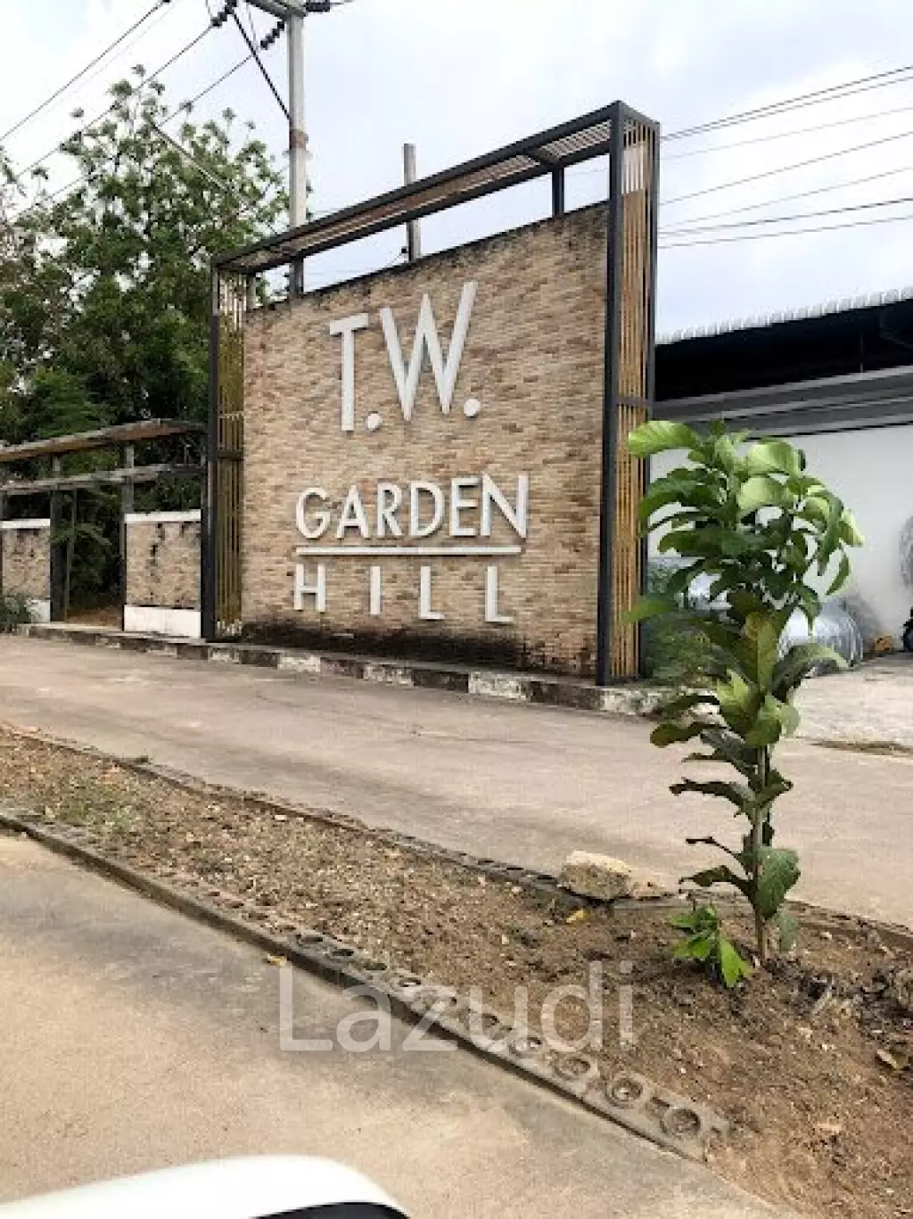 3 Bedroom 3 Bathroom 200 SQ.M. T.W. Garden Hill