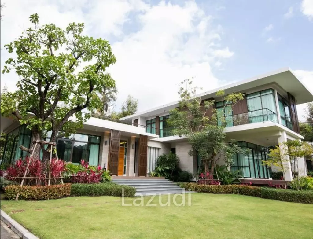 2-Storey 3 Bed House For Sale In Housing Project