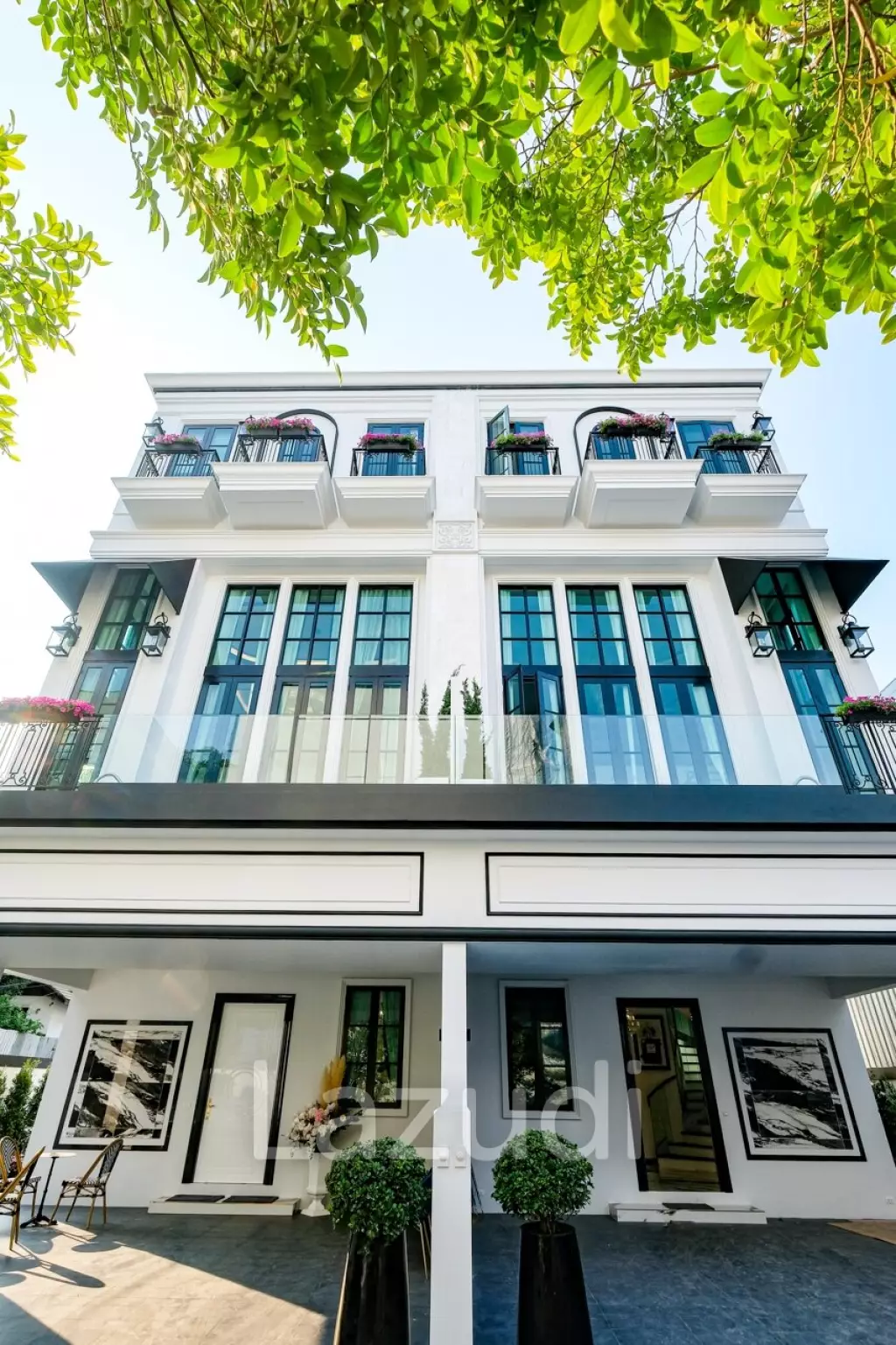 4 Bed 7 Bath 253 SQ.M Maison Blanche