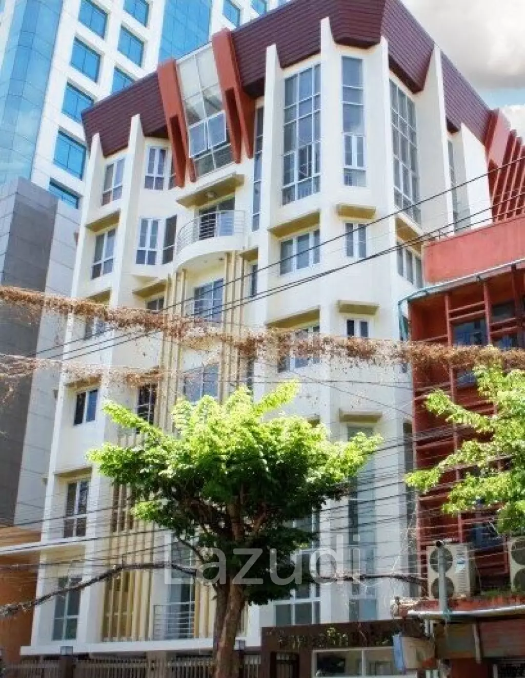 Retail Space 180 SQ.M at Vittayarut Building