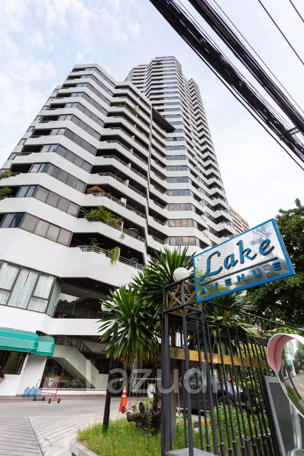 74 Sqm 1 Bed 2 Bath Condo For Sale in LAKE AVENUE