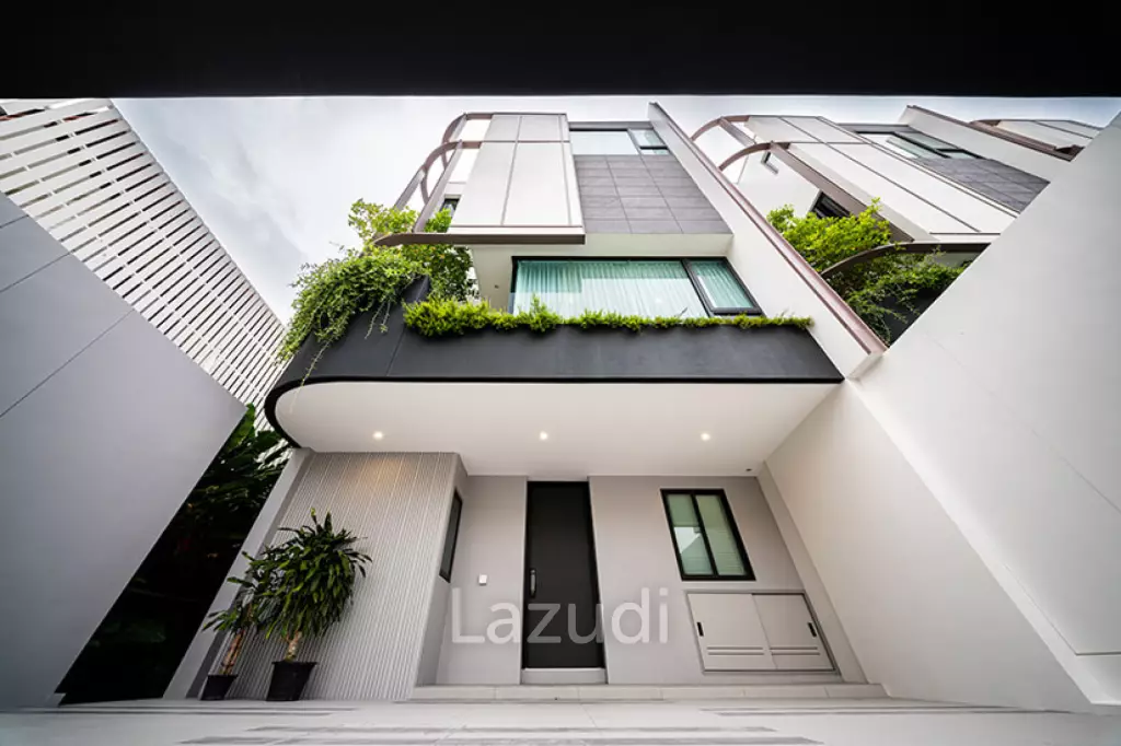 3 Bed 5 Bath 306.93 SQ.M Scape Ari