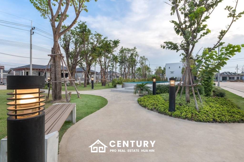 La Vallee Village Town 2