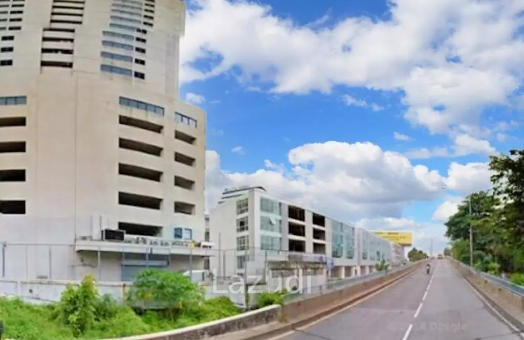 165 sqm 3-Bed Condo on 3rd Floor at Liang Garden Chong Nonsi