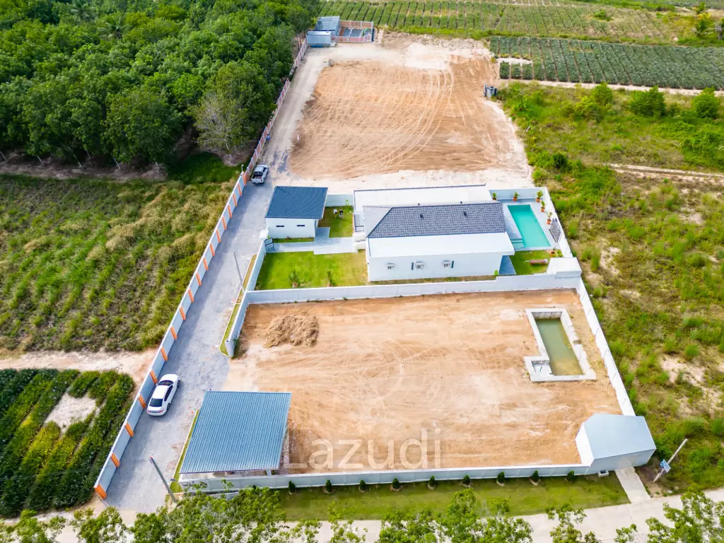 4 Bed 3 Bath 250 SQ.M Weaver Villas