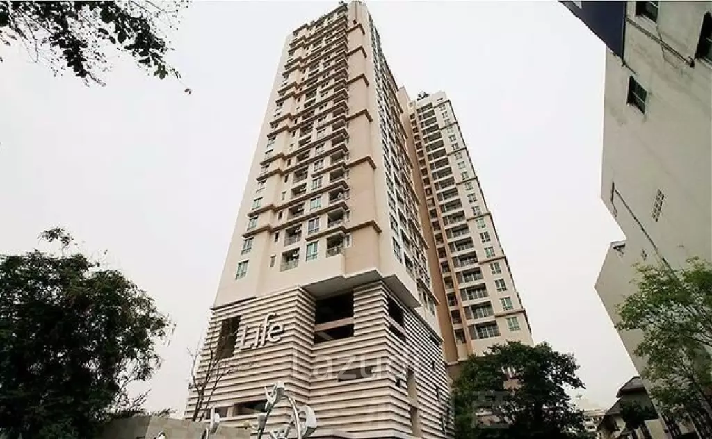 Spacious 1-Bed Condo in Life Sukhumvit 65 Bangkok