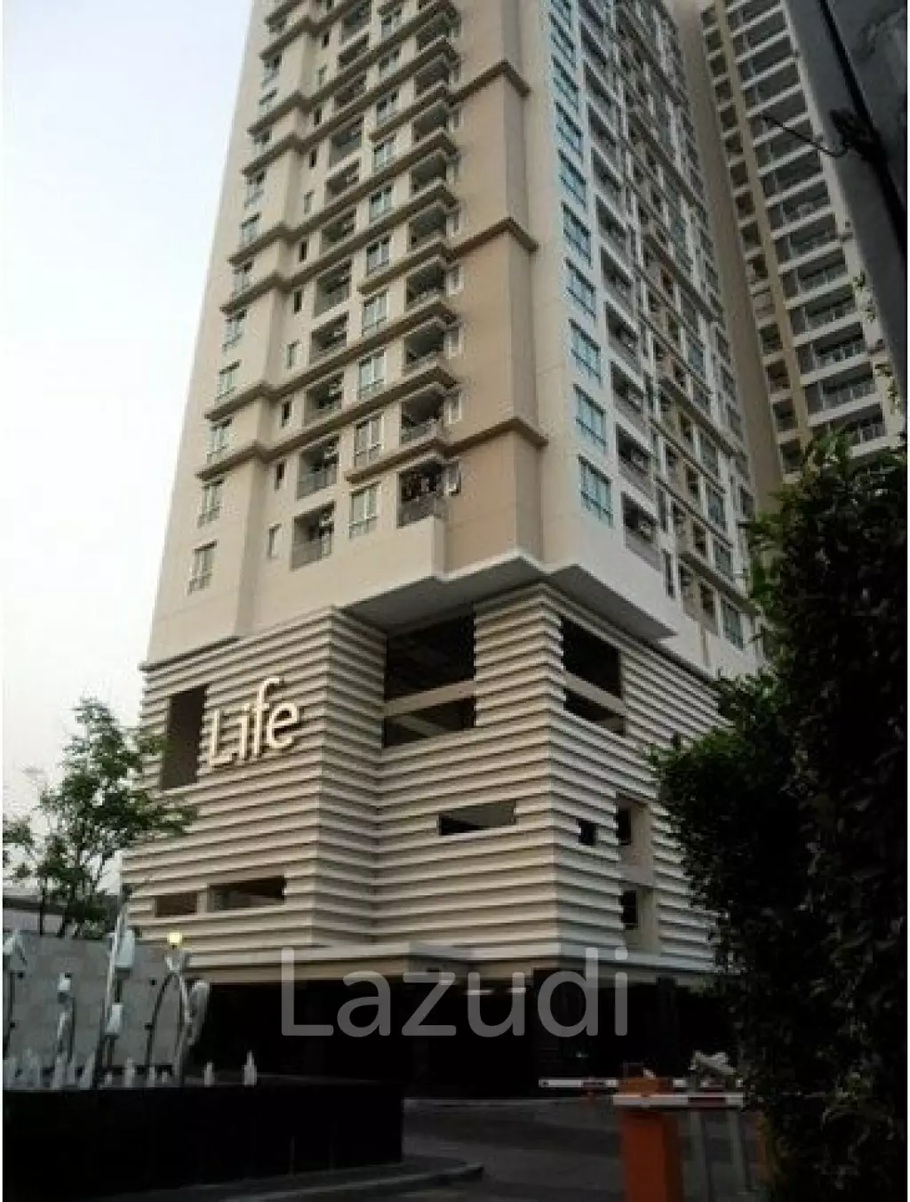 Spacious 1-Bed Condo in Life Sukhumvit 65 Bangkok