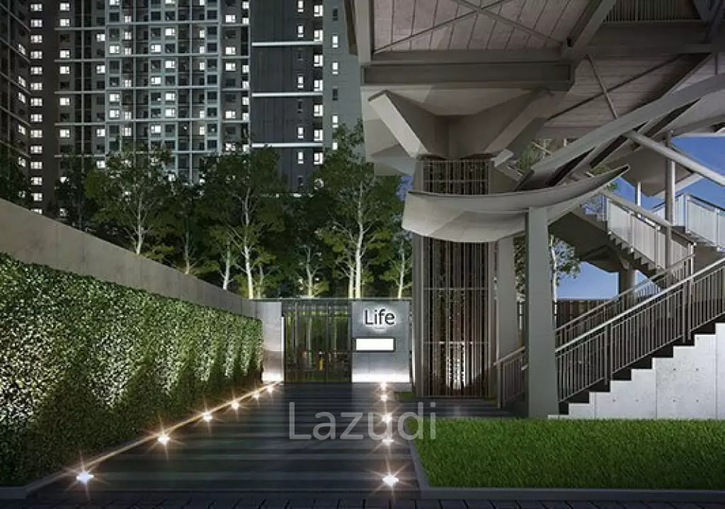 High floor 24.5 sqm condo at Life Asoke Bang Kapi Bangkok
