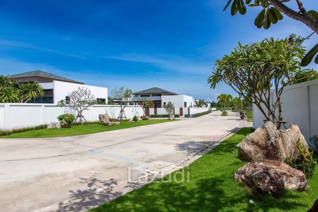 211.81 sqm modern pool villa in Hin Lek Fai Hua Hin