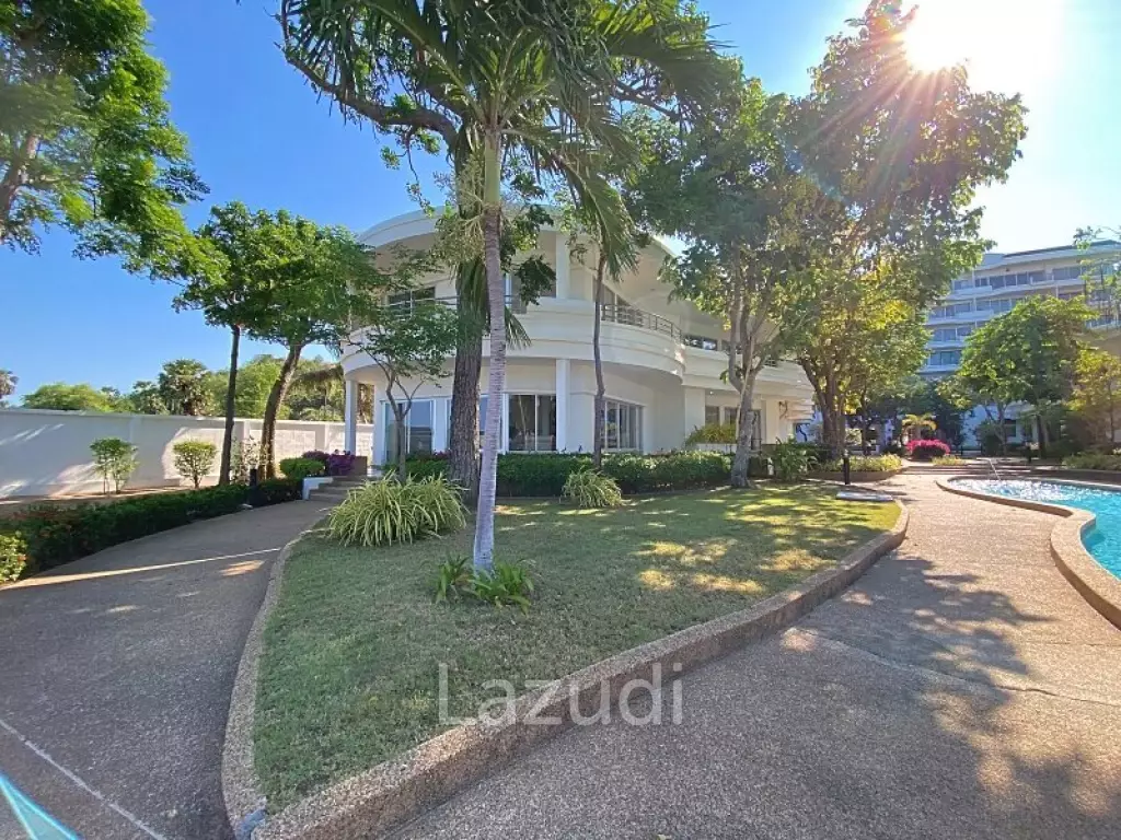 KREDSAI : 2 storey 7 bed freehold beachfront villa