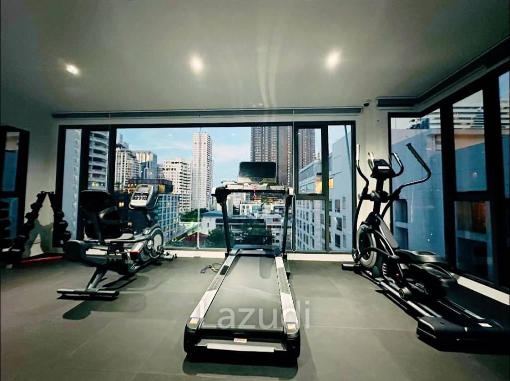 6th Avenue Sukhumvit 15