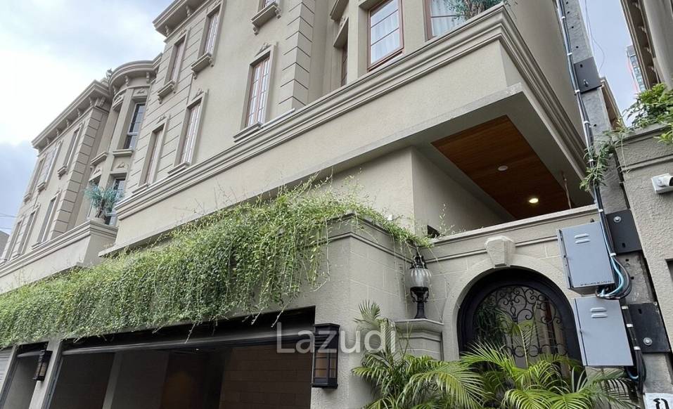 Casa Ekkamai 28
