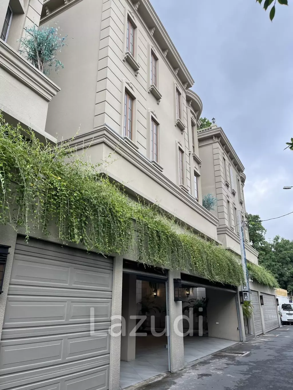 [Bare Shell] 4 Bed 4 Bath 864 SQ.M Casa Ekkamai 28