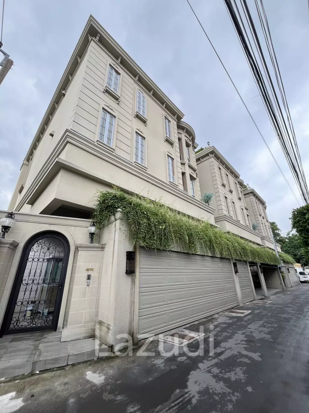 [Bare Shell] 4 Bed 4 Bath 864 SQ.M Casa Ekkamai 28