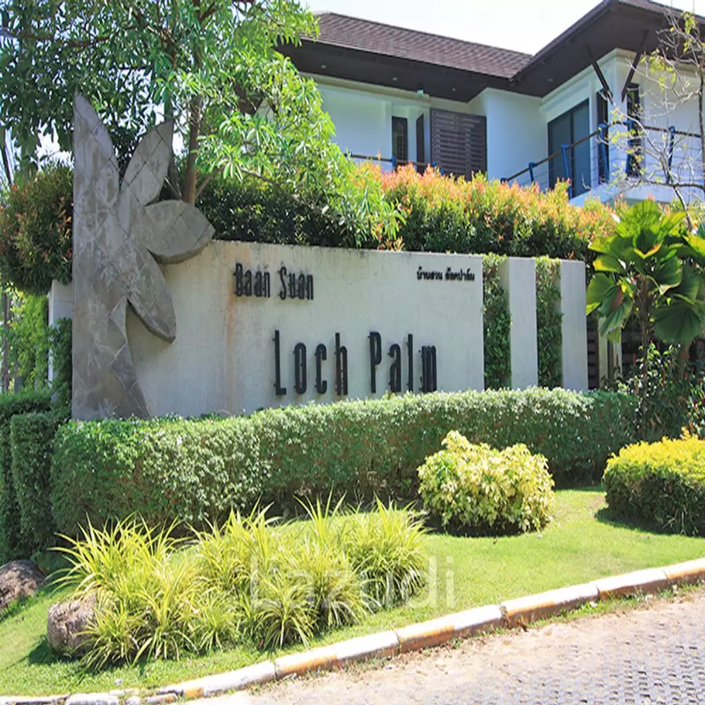 Contemporary Tropical-Style 3-Bedroom Pool Villa for Rent in Kathu