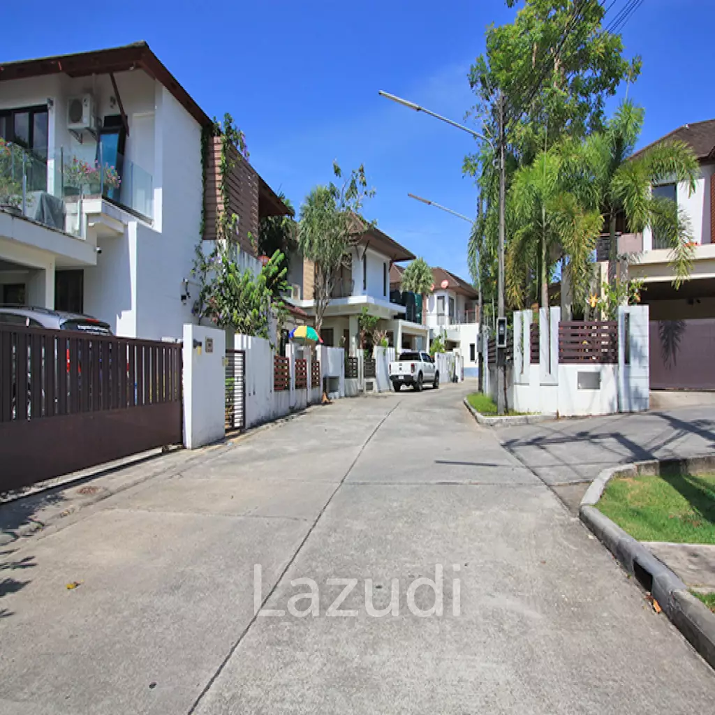 Contemporary Tropical-Style 3-Bedroom Pool Villa for Rent in Kathu