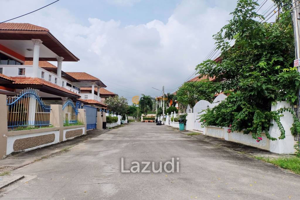 6 Beds 7 Baths 540 SQ.M. Eakmongkol Village 2