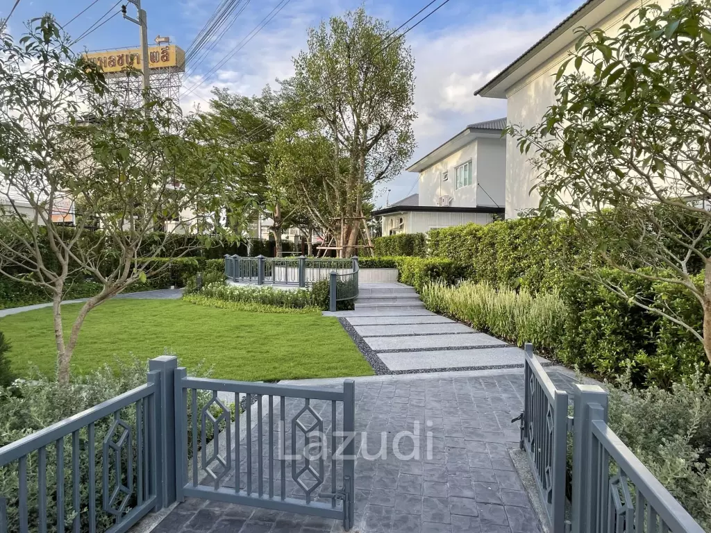 Luxury 4-Bed Detached Home in Bang Phli Yai