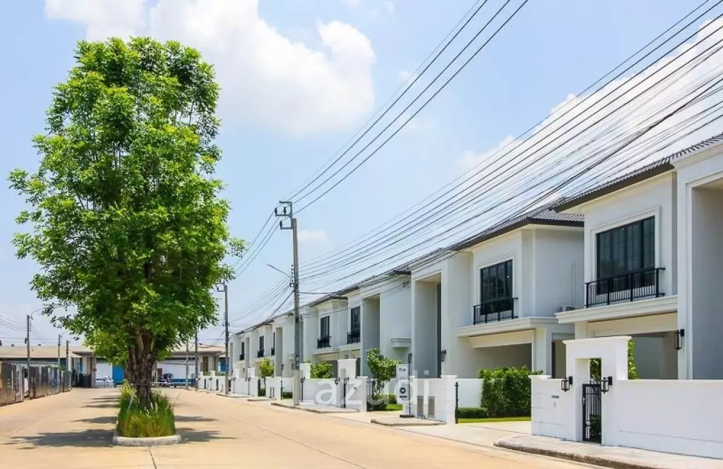 Luxury 4-Bed Detached Home in Bang Phli Yai