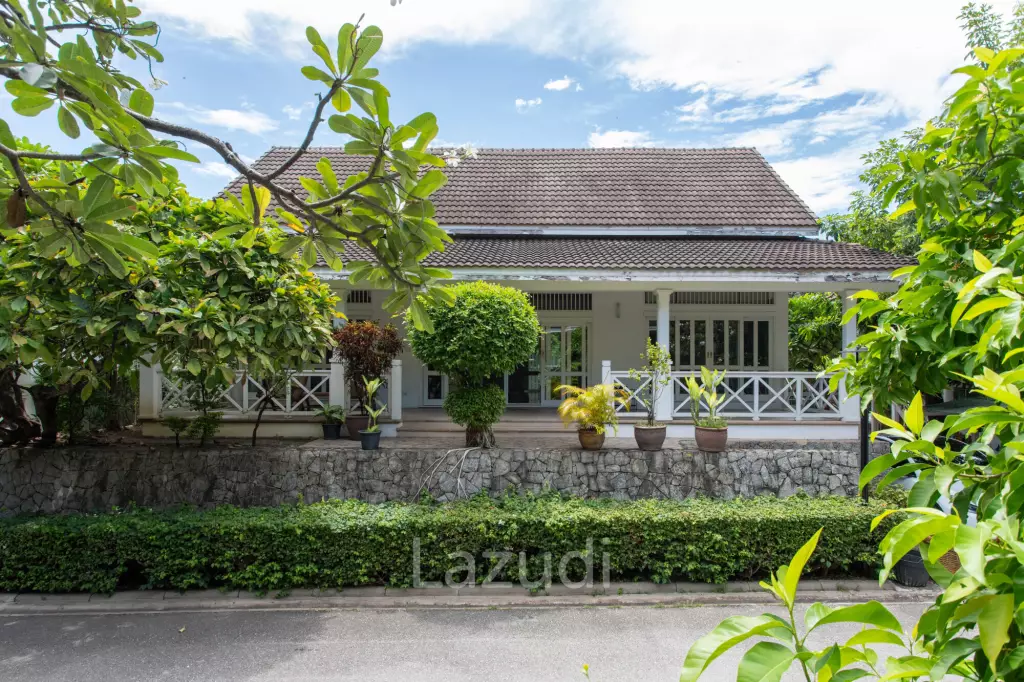 Baan Chaliang Lom: 3 Beds Beachfront Detached House