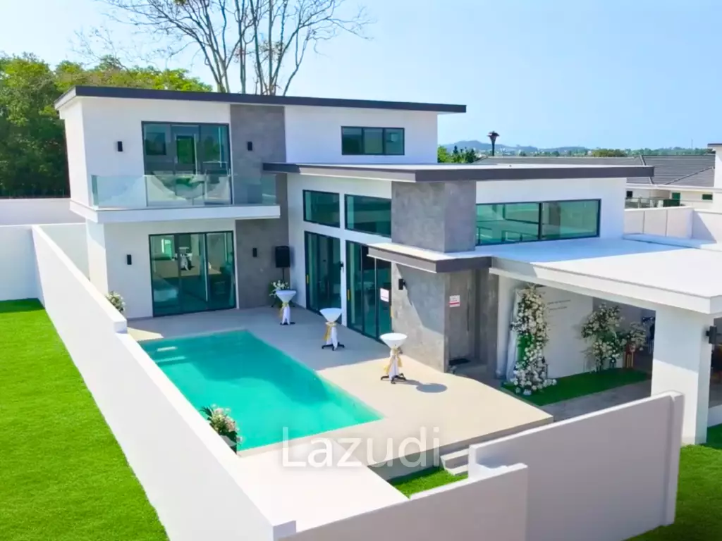Luxurious 3-Bedroom 299.25 SQ.M Villa in Layan Chak Nok