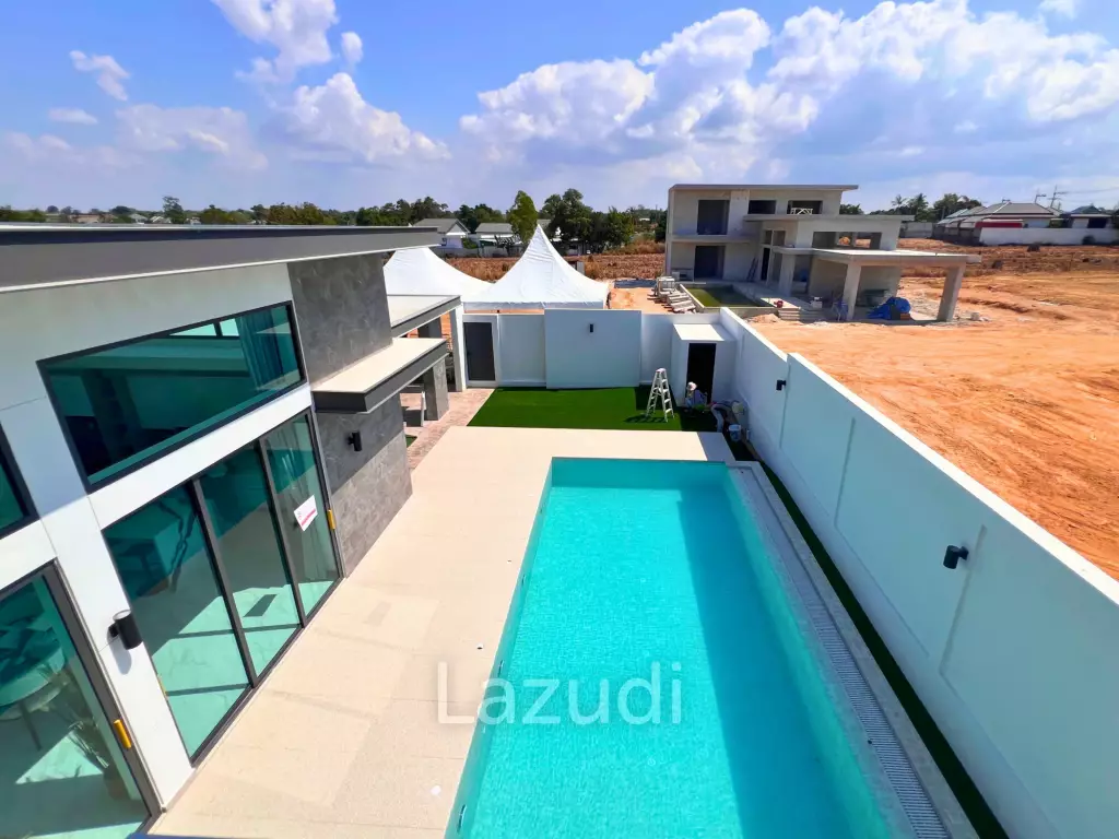 Luxurious 3-Bedroom 299.25 SQ.M Villa in Layan Chak Nok