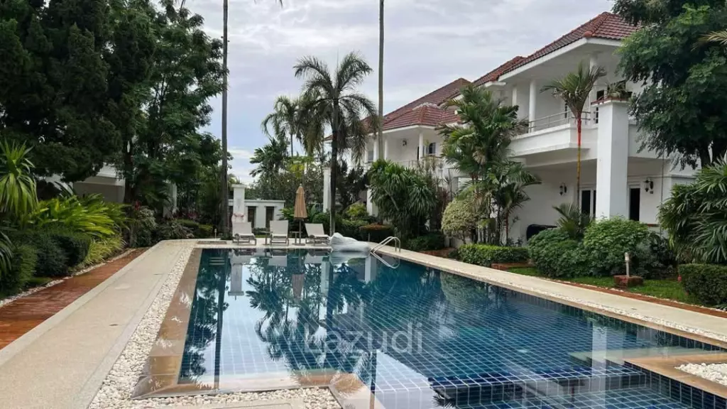 Your tropical retreat with great investment potential!