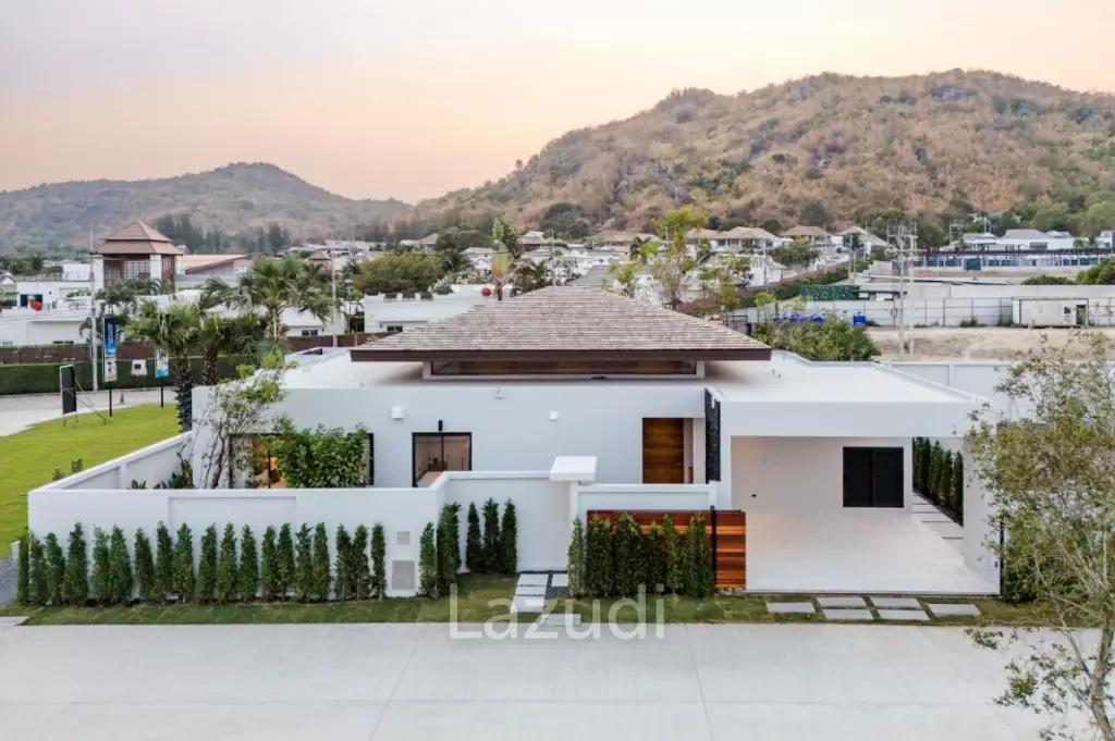 4 Bedroom-Luxury Villa with Pool in Botanica Hua Hin