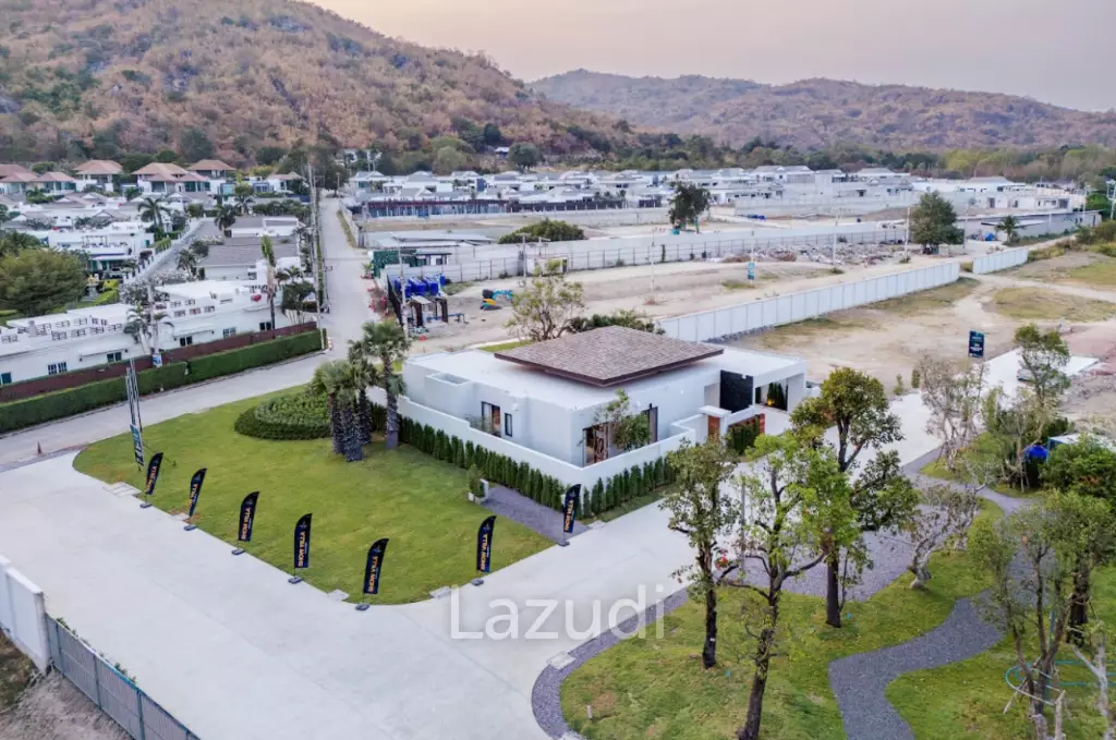 4 Bedroom-Luxury Villa with Pool in Botanica Hua Hin