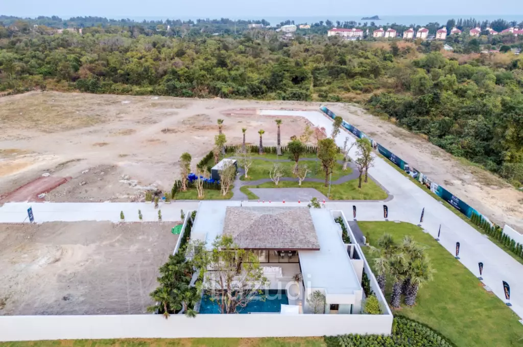 4 Bedroom-Luxury Villa with Pool in Botanica Hua Hin