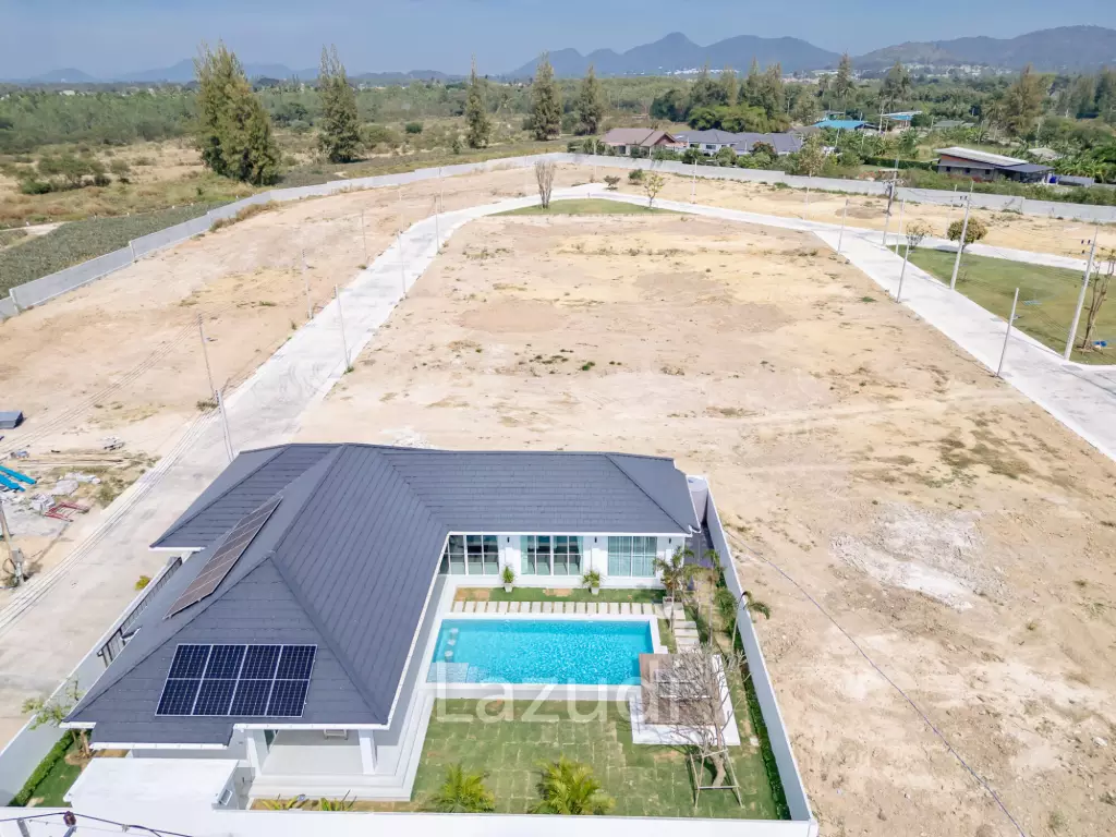 Modern Pool villa in Thap Tai Hua Hin Eeden Luxe