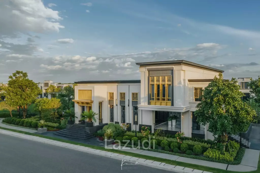 Luxury Detached Home in Setthasiri Wongwaen Chatuchot Bangkok