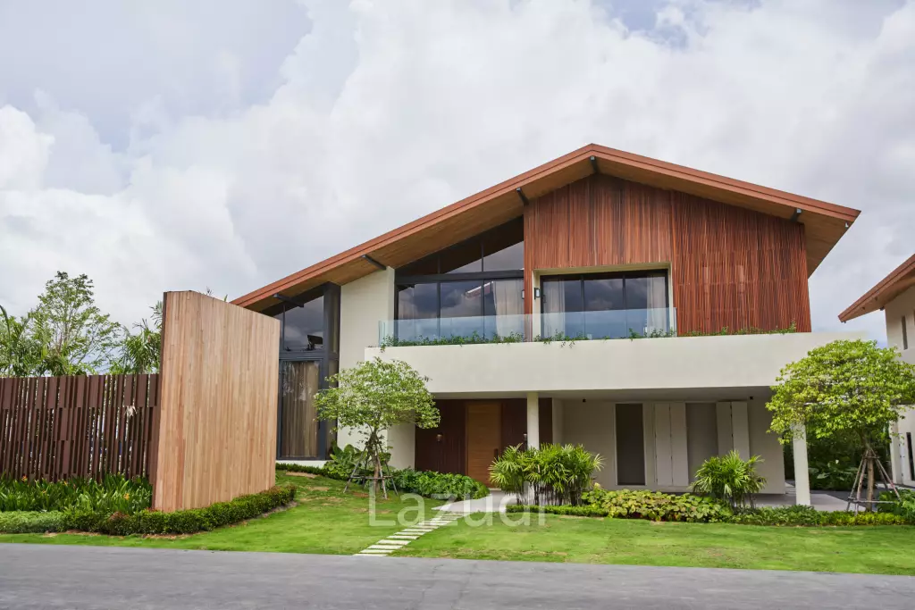 3 Bedrooms 3 Bathrooms 315 SQ.M. Wisdom First Residence