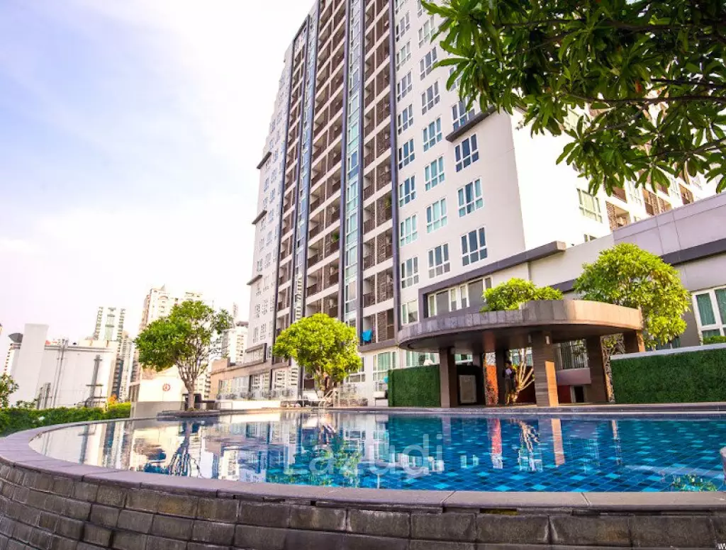 59 sqm high floor 1 Bed condo 15 Sukhumvit Residences