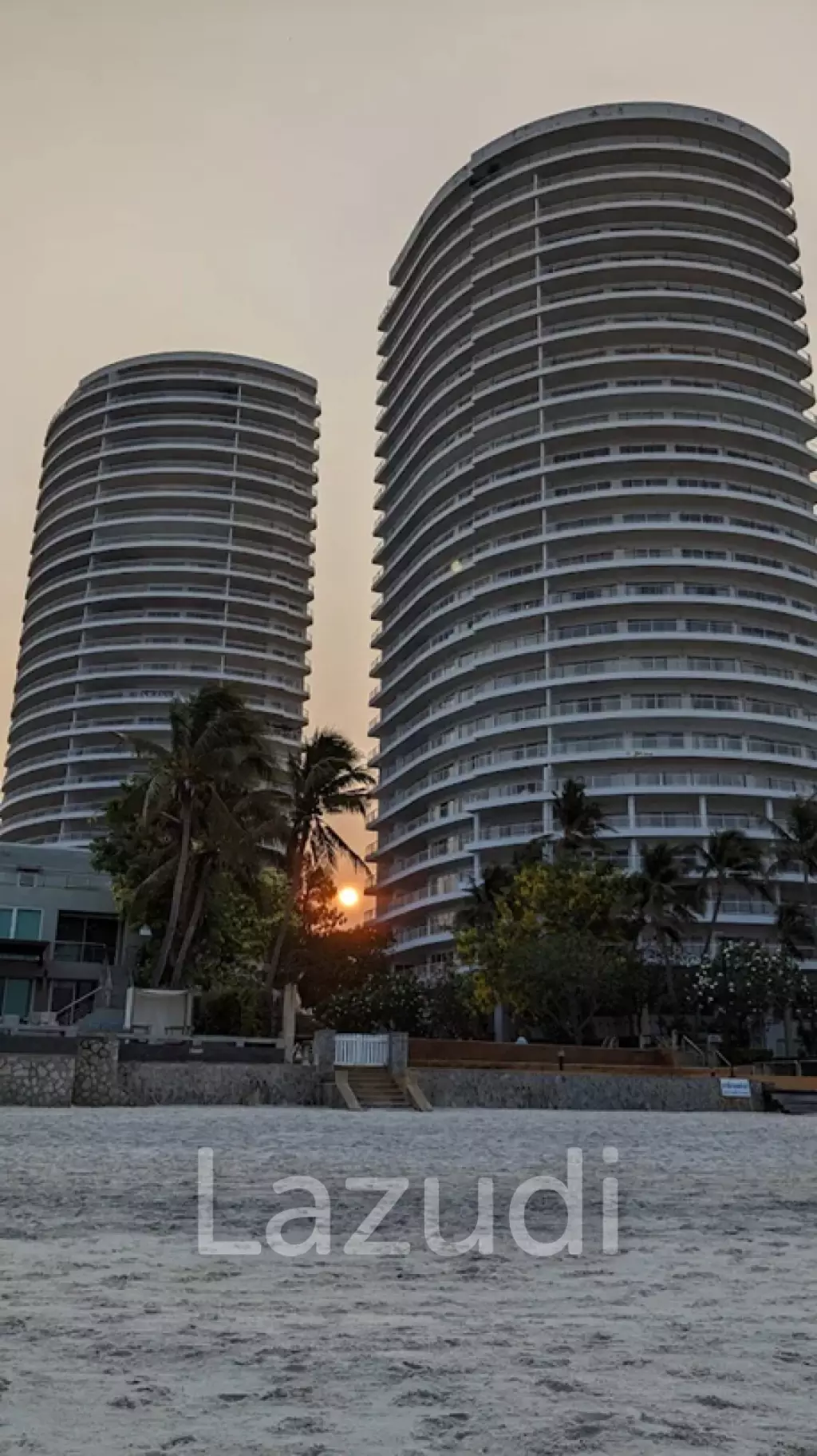 Baan Kinnon Hua Hin : The Ultra-Exclusive 18th Floor Beachfront 4 Bedroom Condo