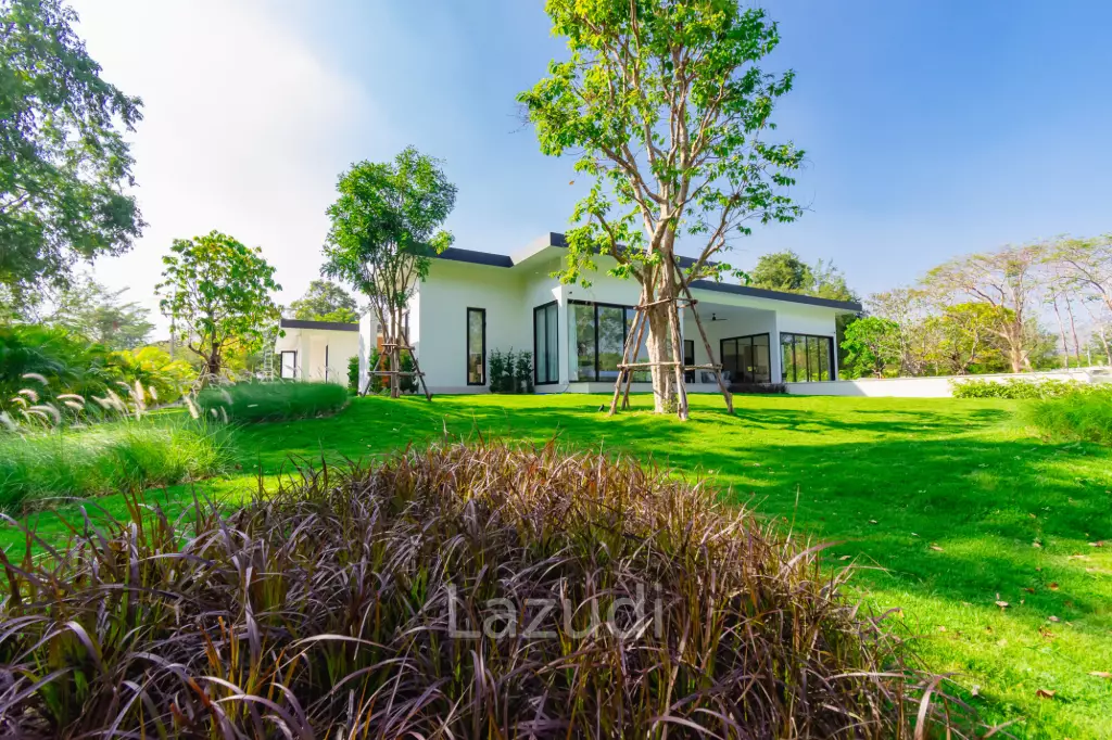 828 sqm modern pool villa on 3200 sqm in Springfield Estate Hua Hin, Cha-Am