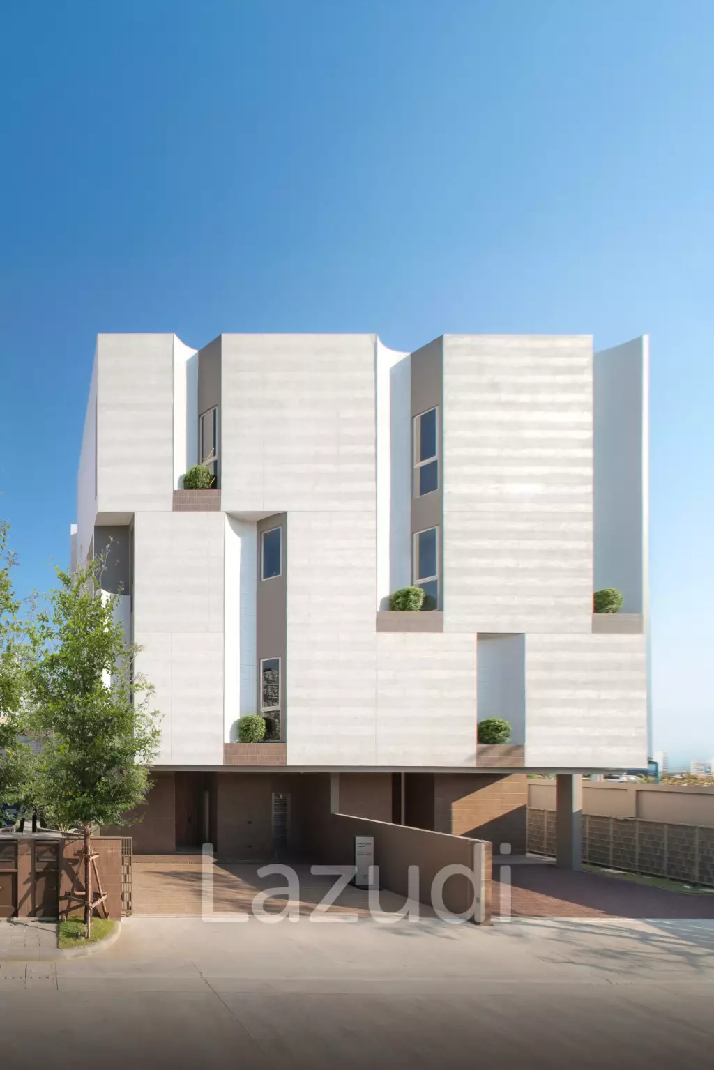 4 Bed 5 Bath Townhouse For Sale in Providence Lane Lasalle