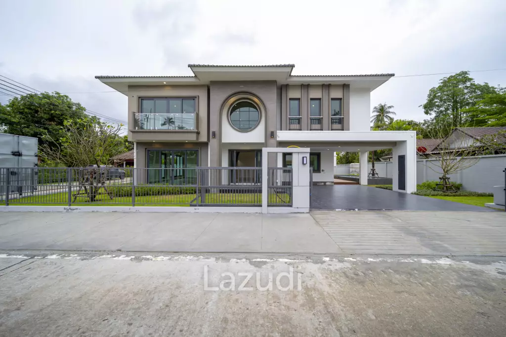 Spacious 5-Bedroom Pool Villa Just 50m to the Beach