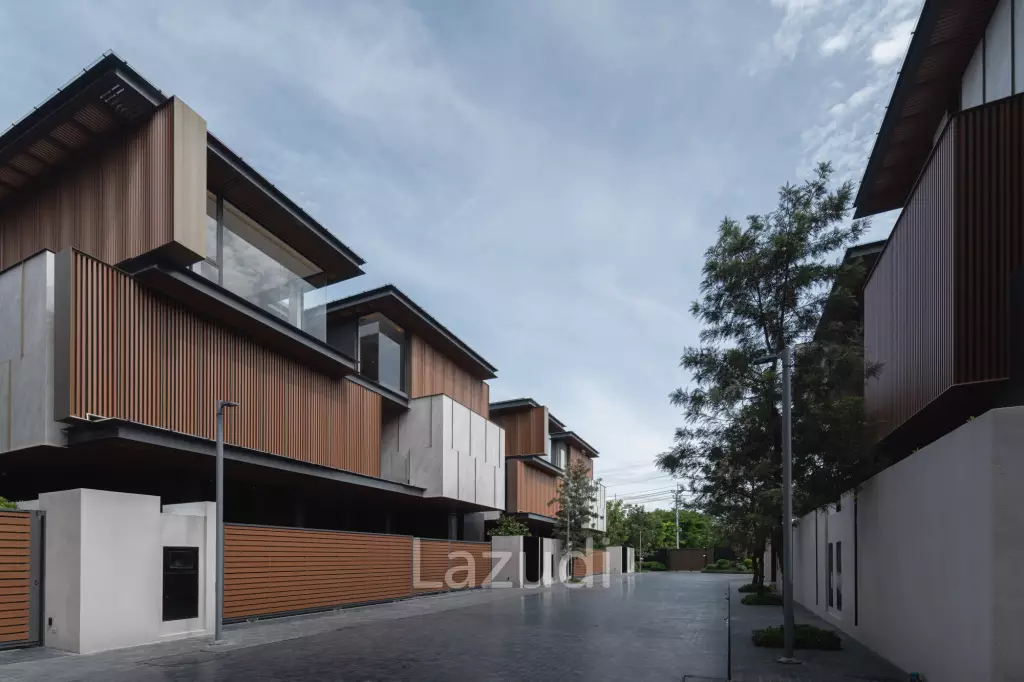 5 Bed Detached House For Sale in Sonle Residences
