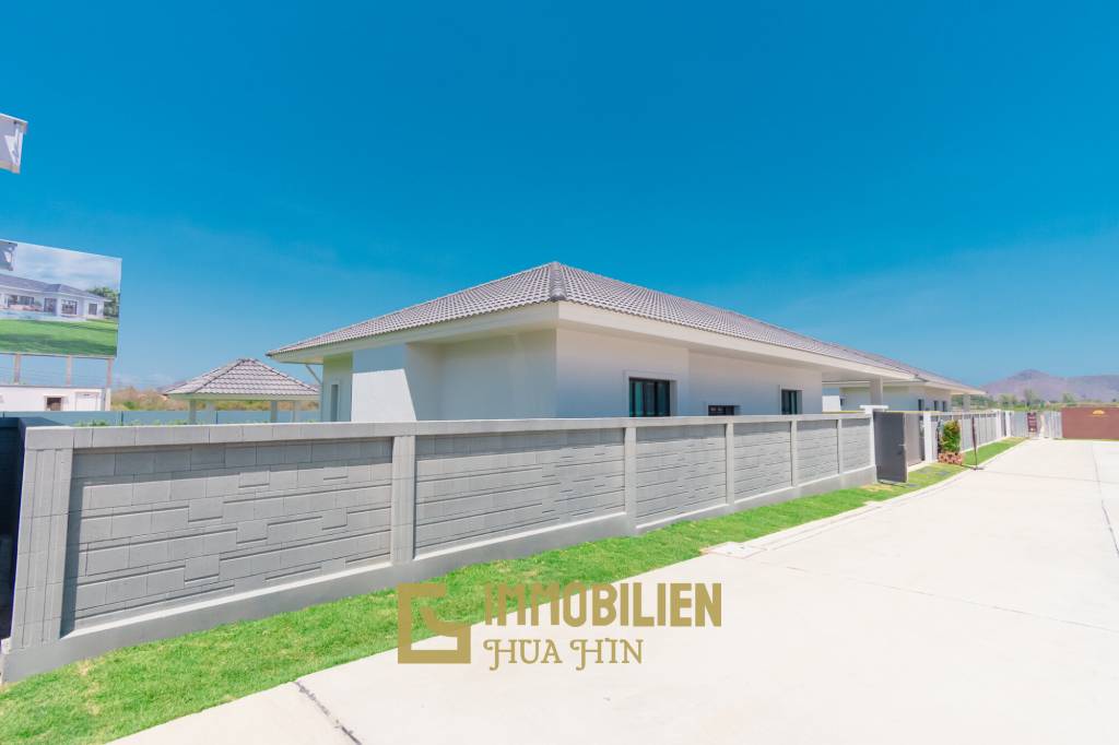 La Vallee Raintree Residence