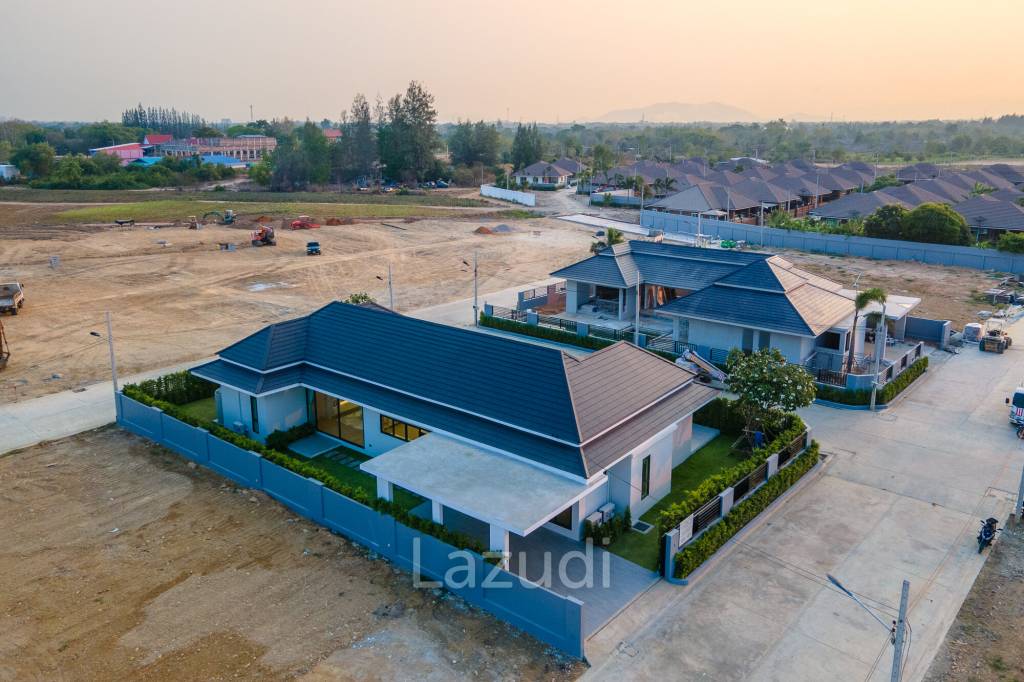 เลอ ลักซ์ วิลล่า (L'UX VILLA Private Pool Villas)