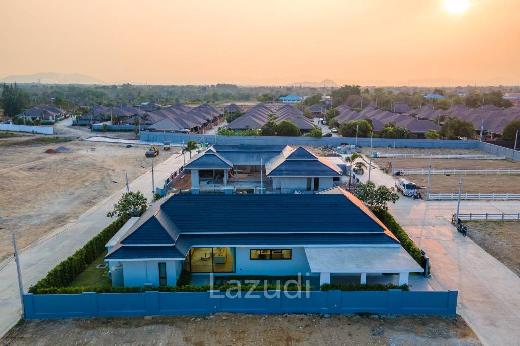 เลอ ลักซ์ วิลล่า (L'UX VILLA Private Pool Villas)