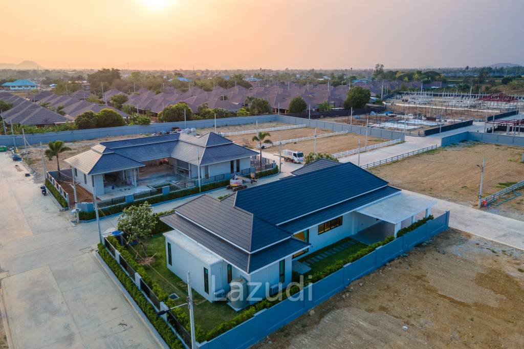 เลอ ลักซ์ วิลล่า (L'UX VILLA Private Pool Villas)